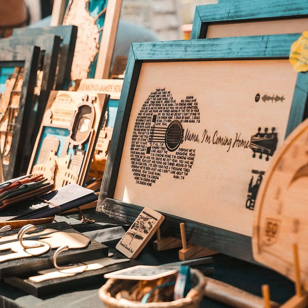 Custom lyrics spotify guitar